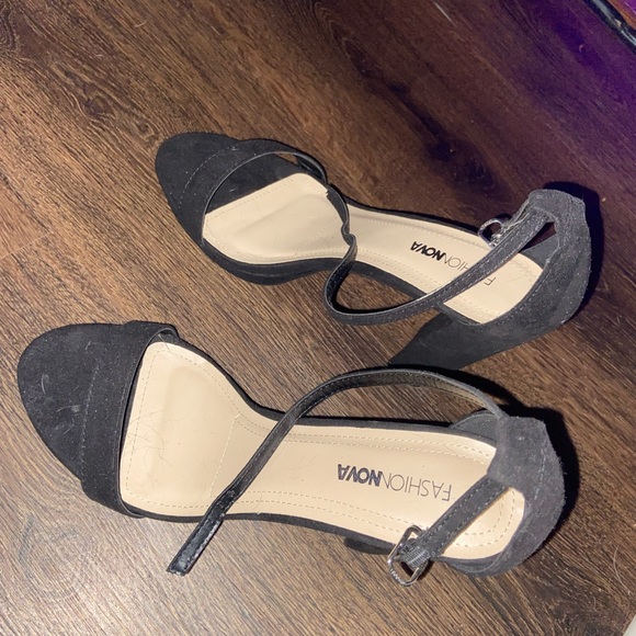 fashion nova- never worn black heels size 8.5 - Picture 1 of 2